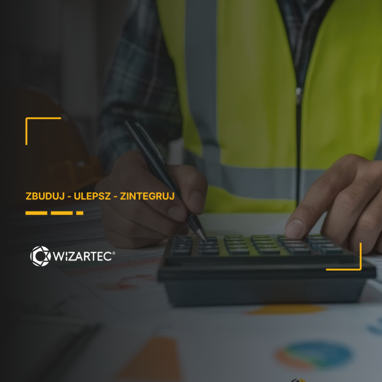 Pracownik w kamizelce odblaskowej, z długopisem w ręku, oblicza koszty na kalkulatorze w ramach budżetowania budowy instalacji technologicznej. W tle kask ochronny i dokumenty.